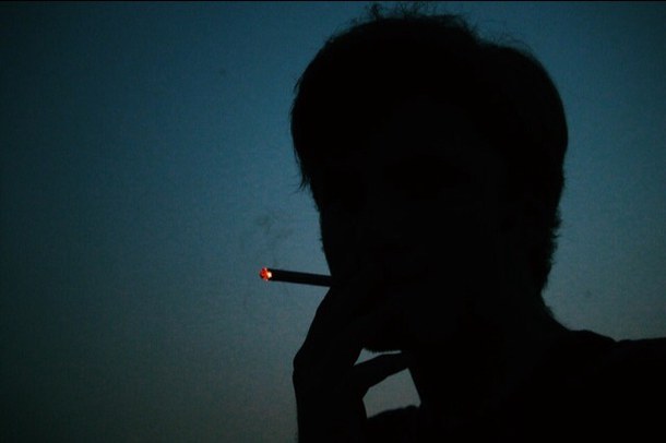 Hình ảnh hút thuốc buồn, hình ảnh hút thuốc tâm trạng cô đơn