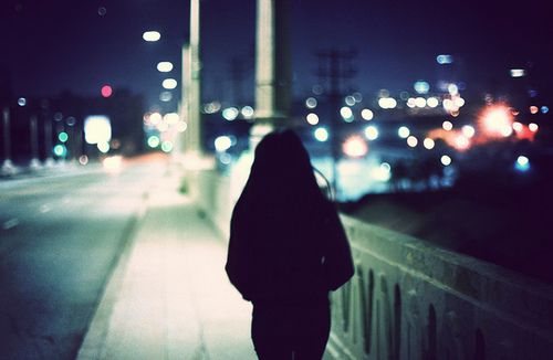 Hình ảnh đêm khuya cô đơn nói lên tâm trạng của bạn