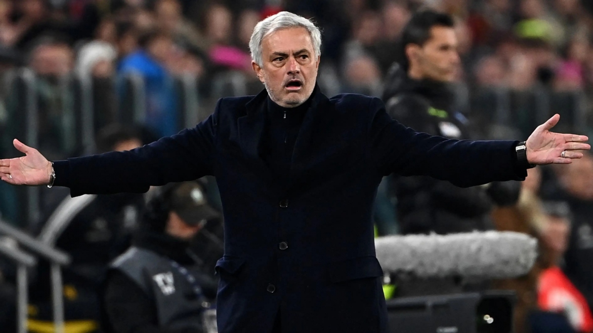 AS Roma chính thức sa thải HLV Jose Mourinho