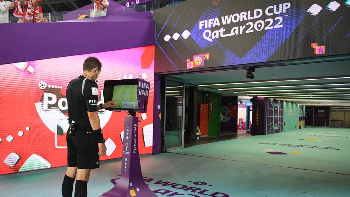 VAR là gì? Công nghệ VARcó áp dụng trong World Cup 2022?