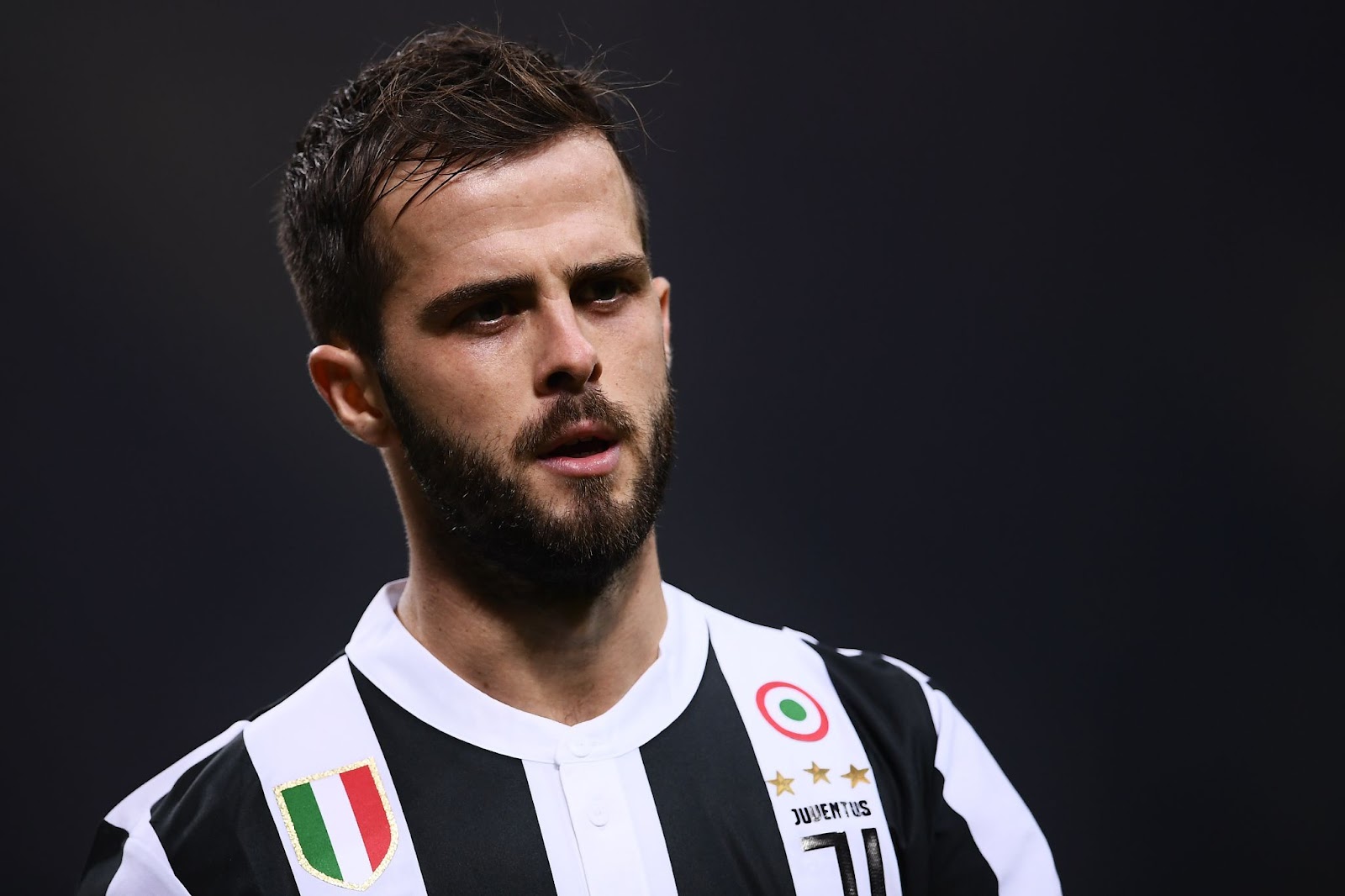 Miralem Pjanic - "Cầu thủ piano" trên sân cỏ