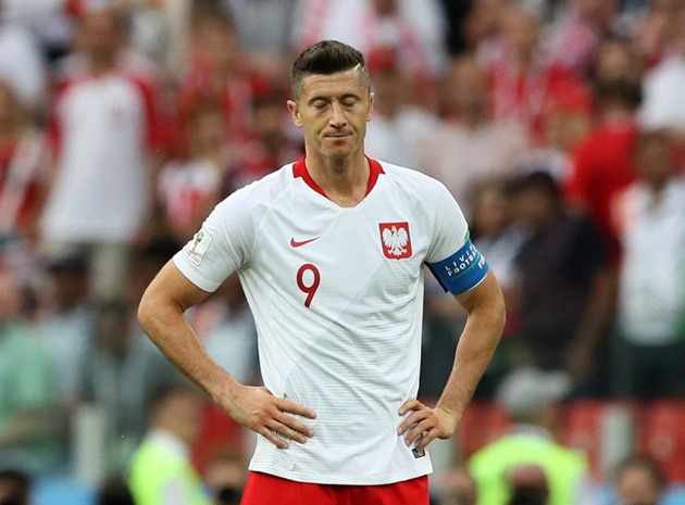 Ba Lan mâu thuẫn nội bộ, Lewandowski bị tẩy chay