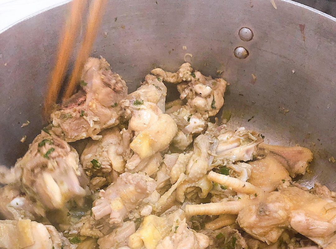 Cách nấu lẩu gà lá tía tô đúng chuẩn Đà Lạt tại nhà - KALITE