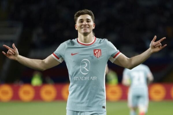 Julian Alvarez: Chú nhện nhỏ của Argentina - từ River Plate đến Manchester City