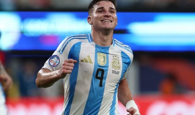 Julian Alvarez: Chú nhện nhỏ của Argentina - từ River Plate đến Manchester City