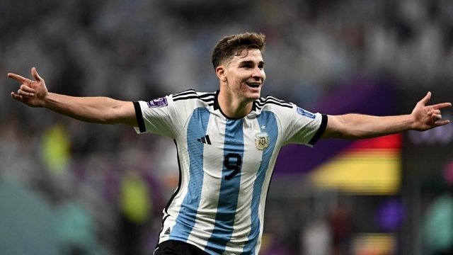 Julian Alvarez: Chú nhện nhỏ của Argentina - từ River Plate đến Manchester City