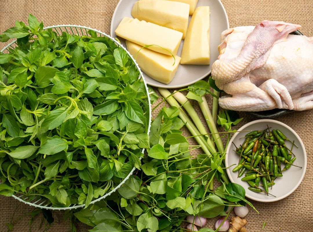 Cách nấu lẩu gà lá tía tô đúng chuẩn Đà Lạt tại nhà - KALITE