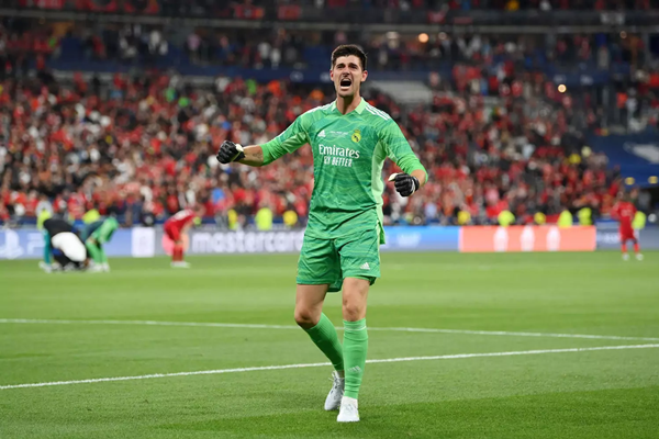 Thibaut Courtois: Người khổng lồ trong đêm Paris huyền diệu